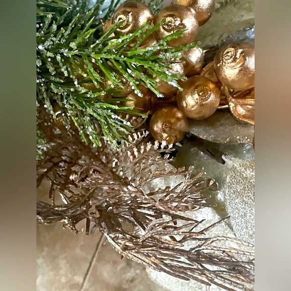 Pearl & Gold Elegance Prelit Christmas Wreath - Picture 4 of 7